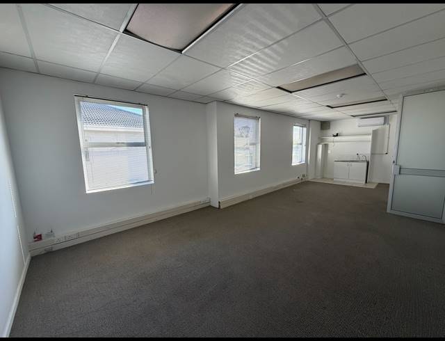 46.20M² BUILDING TO LET IN CLAREMONT